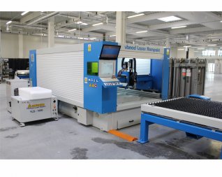 Vanad KOMPAKT Laser 1,5 x 3m, výsuvný materiálový rošt s elektrickým pohonem doplněný o laserový vláknový zdroj 1 kW YLS1000 – Y14. Realizace 2015