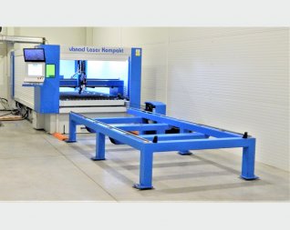 Vanad KOMPAKT Laser – 1,5 x 3m, výsuvný materiálový rošte s elektrickým pohonem. Laser vláknový zdroj 1 kW YLS 1000 – Y14. Realizace červen 2015