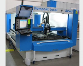 Vanad KOMPAKT Laser 1,5 x 3m, materiálový rošt s ručním výsuvem dopředu. Laser hlava Precitech LightCutter. Realizace 2018