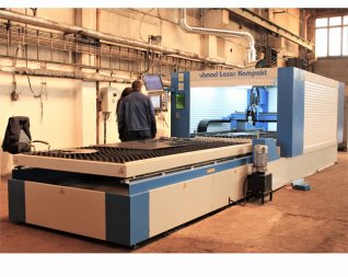 Vanad KOMPAKT Laser 1,5 x 3 m automatický přesuvný stůl - 2x materiálový rošt. Realizace 2015