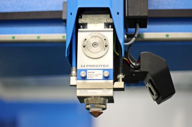 Procesní Laser hlava LightCutter s kamerou pro sledování řezu.