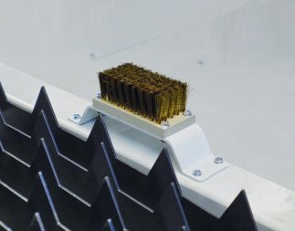 Čištění trysky laserové hlavy je automaticky ovládané ze systému a zvýšuje životnost spotřebních dílů.